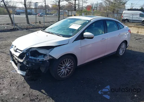 2014 Ford Focus Titanium из США, поврежденный, VIN 1FADP3J26EL187951